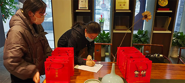 ����ů�(y��ng)�գ�Ů��ѹ�(ji��)�� ��